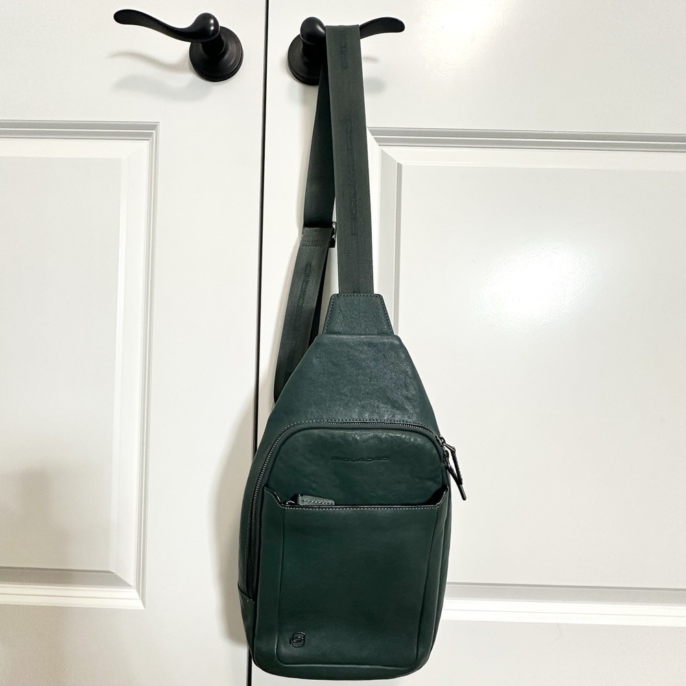 Piquadro Green Leather Crossbody Sling Bag Men's or Women's Travel Purse